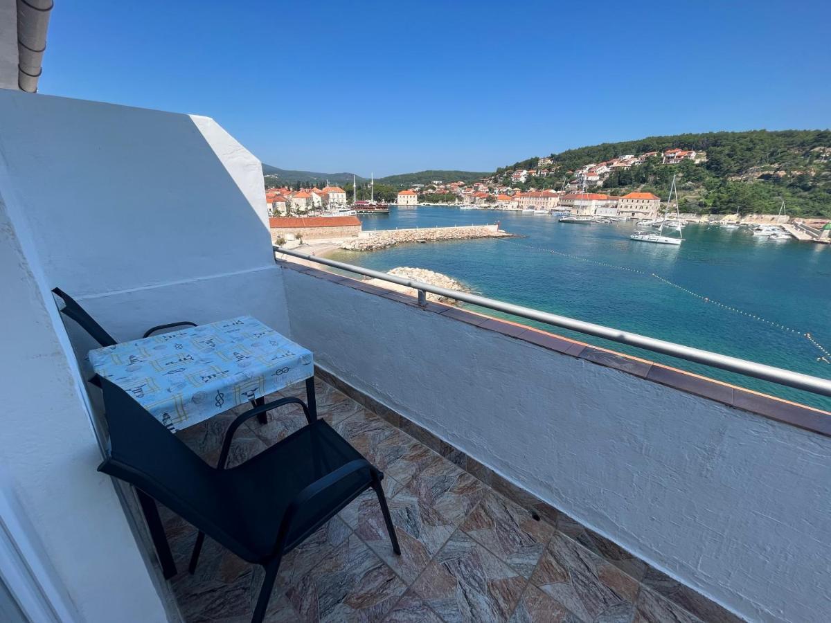 Apartments Peronja Jelsa Seafront Exterior foto