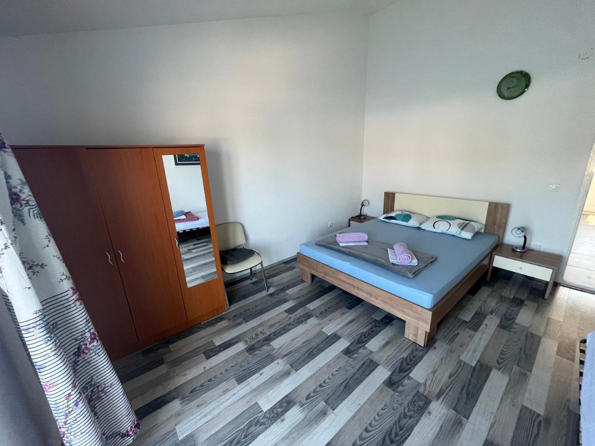 Apartments Peronja Jelsa Seafront Exterior foto