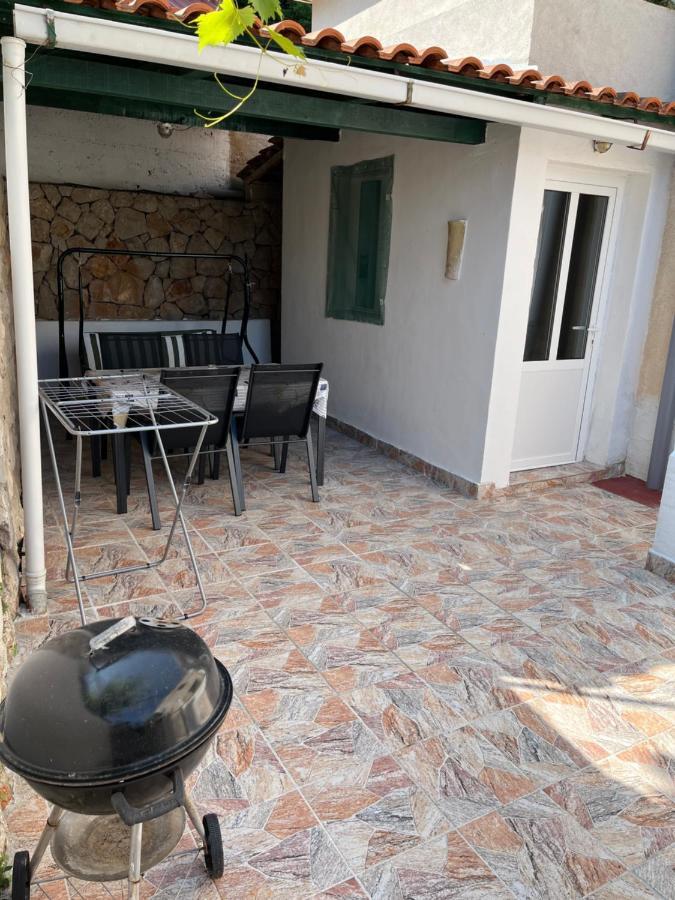 Apartments Peronja Jelsa Seafront Exterior foto