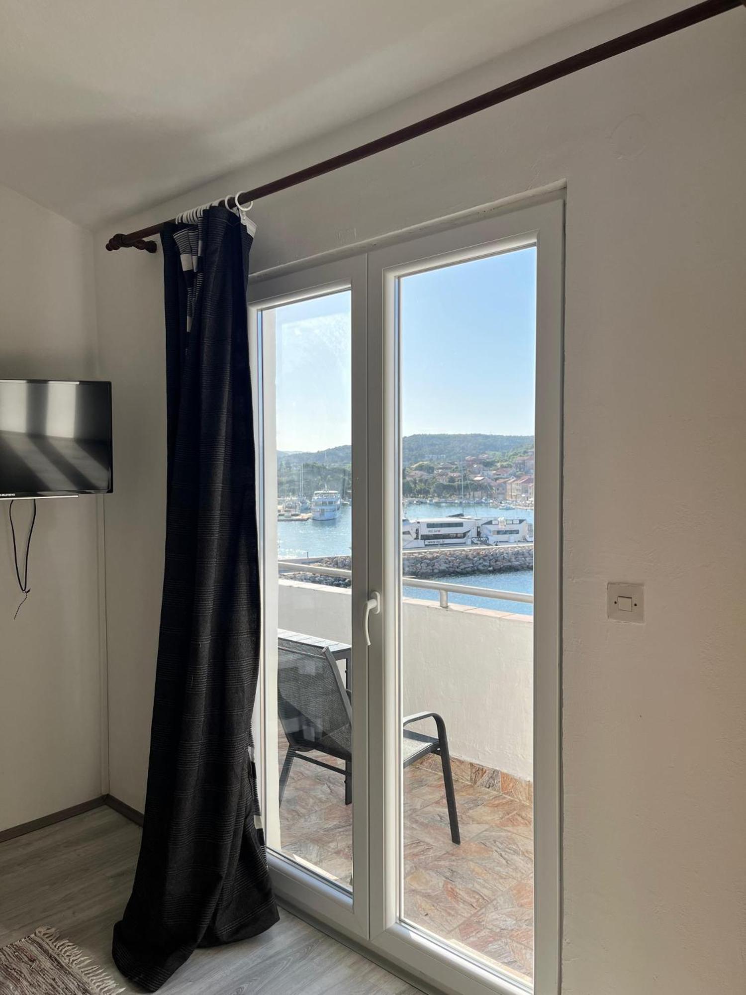 Apartments Peronja Jelsa Seafront Exterior foto