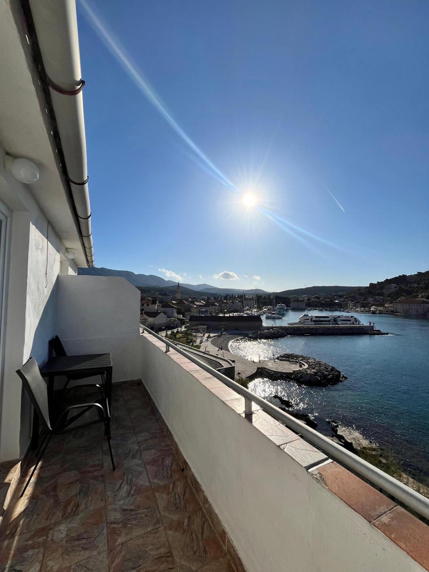 Apartments Peronja Jelsa Seafront Exterior foto