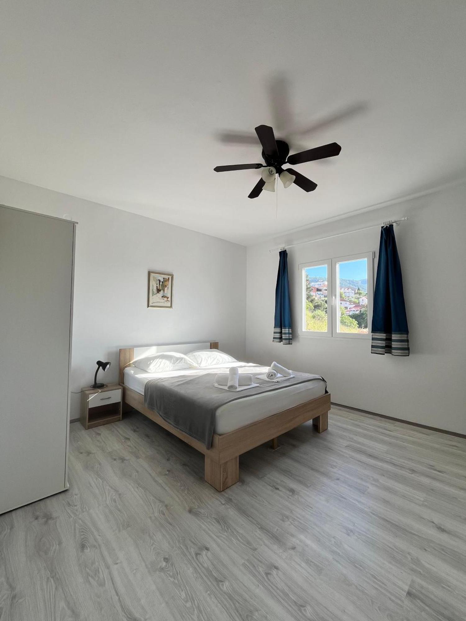 Apartments Peronja Jelsa Seafront Exterior foto